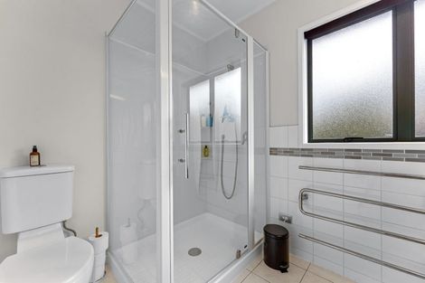 Photo of property in 140 Chelsea View Drive, Chatswood, Auckland, 0626