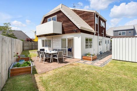 Photo of property in 1/96 Frank Nobilo Drive, Golflands, Auckland, 2013