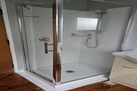 Photo of property in 5 Nan Place, Pakuranga Heights, Auckland, 2010