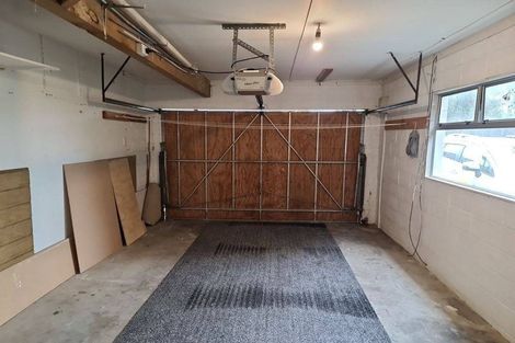 Photo of property in 84a Marine Parade, Mellons Bay, Auckland, 2014