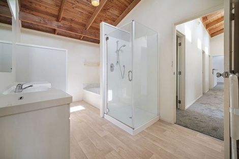 Photo of property in 109k Glengarry Road, Glen Eden, Auckland, 0602