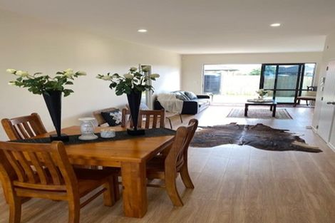 Photo of property in 10 Tapuwae Way, Mangere Bridge, Auckland, 2022