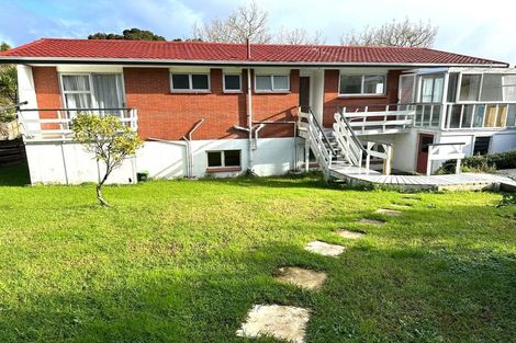 Photo of property in 4 Takapu Street, Henderson, Auckland, 0612