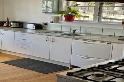 Photo of property in 76 Verran Road, Birkdale, Auckland, 0626