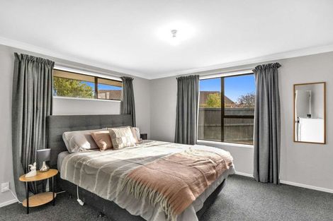 Photo of property in 12 Mchaffies Place, Wainoni, Christchurch, 8061