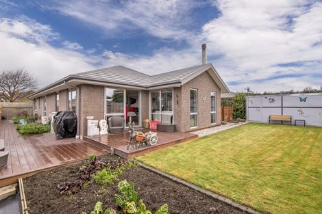 Photo of property in 35 Beech Drive, Rangiora, 7400