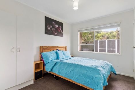 Photo of property in 2/7 Frank Evans Place, Henderson, Auckland, 0610