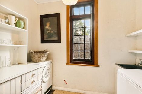 Photo of property in 1 Woodmancote Road, Khandallah, Wellington, 6035