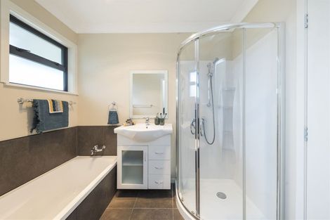 Photo of property in 4 Waicola Drive, Fitzherbert, Palmerston North, 4471