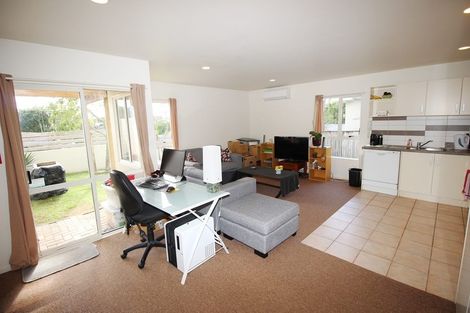 Photo of property in 2/57 Gladstone Road, Northcote, Auckland, 0627
