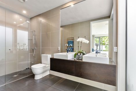 Photo of property in 21 West End Road, Herne Bay, Auckland, 1022