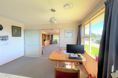Photo of property in 19 Timaru Road, Waimate, 7924