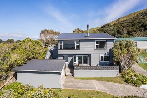 Photo of property in 2 Raroa Place, Pukerua Bay, 5026