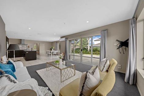 Photo of property in 5 Alvre Place, Flat Bush, Auckland, 2016