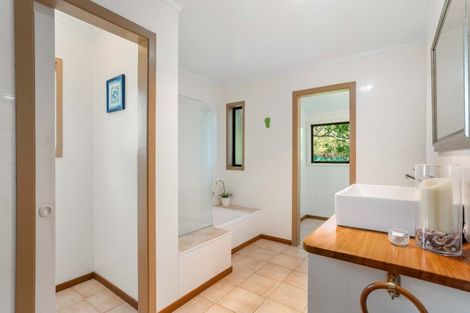 Photo of property in 16 Mount Avenue, Pauanui, Hikuai, 3579