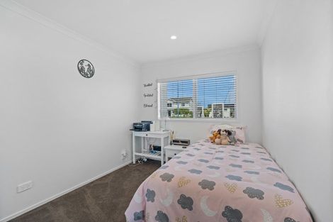 Photo of property in 6 Fred Carr Place, One Tree Point, 0118