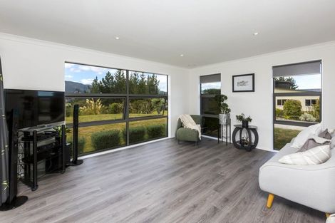 Photo of property in 6 Mount Marua Way, Timberlea, Upper Hutt, 5018