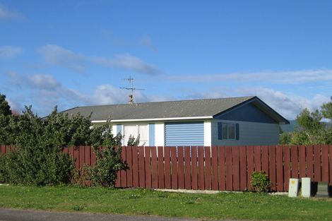 Photo of property in 64 Ngapaki Street, Waikanae Beach, Waikanae, 5036