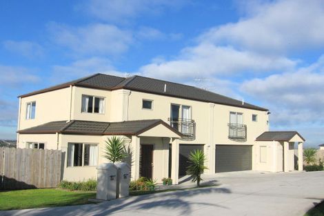 Photo of property in 8b Andover Way, Goodwood Heights, Auckland, 2105