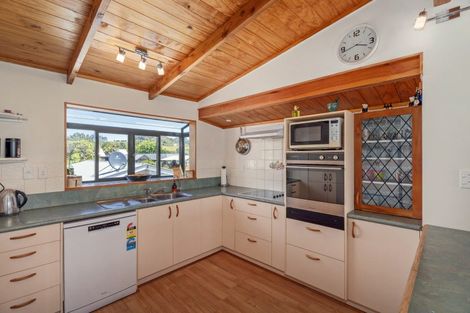 Photo of property in 10 Oyster Drive, Cooks Beach, Whitianga, 3591