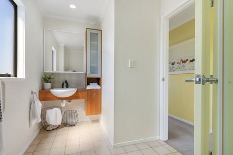 Photo of property in Harbour View Terraces, 9/170 Mokoia Road, Chatswood, Auckland, 0626