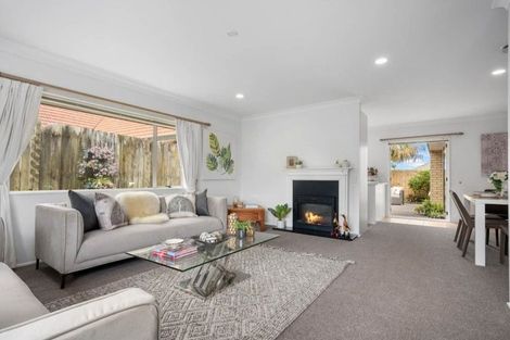 Photo of property in 2/12 Nakhle Place, Manurewa, Auckland, 2105