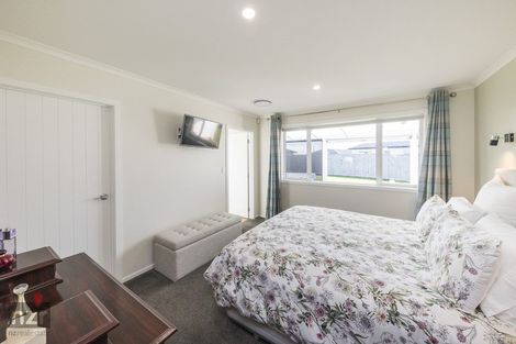 Photo of property in 20 George Street, Bulls, 4818