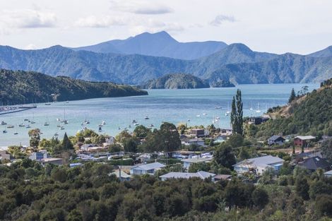 Photo of property in 7 Matai Place, Waikawa, Picton, 7220