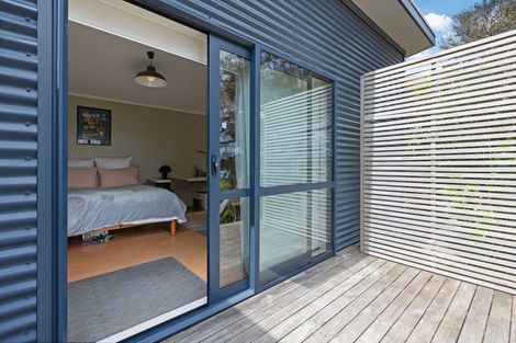 Photo of property in 9 Dudley Crescent, Cable Bay, 0420