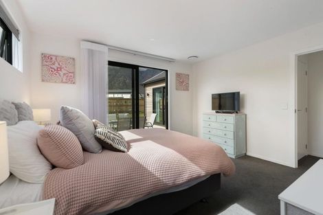 Photo of property in 33 Drysdale Road, Jacks Point, 9371