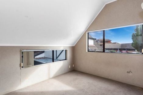 Photo of property in 2/190 Devonport Road, Tauranga, 3110