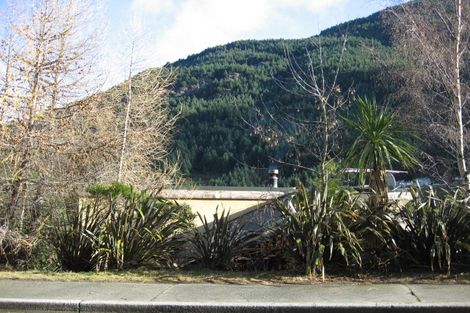 Photo of property in 16 Mackinnon Terrace, Sunshine Bay, Queenstown, 9300