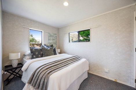 Photo of property in 16 Halldene Terrace, Red Beach, 0932