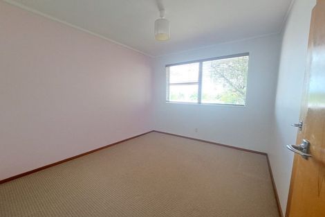 Photo of property in 5 South Pacific Place, Henderson, Auckland, 0612