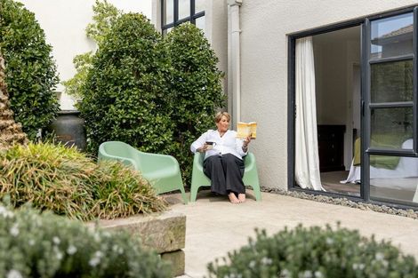 Photo of property in 21a Sunbrae Grove, Mount Maunganui, 3116