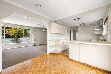 Photo of property in 27 Denniston Crescent, Redwood, Christchurch, 8051