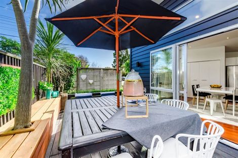 Photo of property in 1b Winara Avenue, Waikanae, 5036