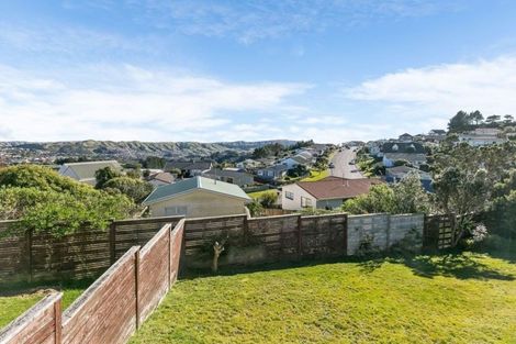 Photo of property in 15b Bayswater Place, Newlands, Wellington, 6037