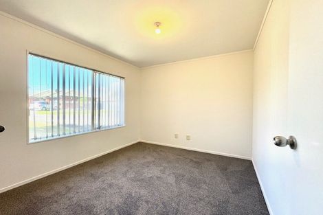 Photo of property in 17 Horlicks Place, Randwick Park, Auckland, 2105