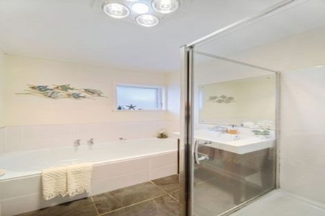 Photo of property in 2a Kurnell Drive, Botany Downs, Auckland, 2010