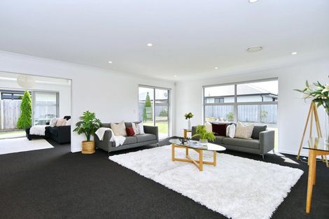 Photo of property in 7 Reeves Road, Rangiora, 7400