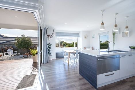 Photo of property in 3 Catherine Road, Mapua, 7005