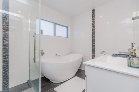 Photo of property in 202 Westchester Drive, Churton Park, Wellington, 6037