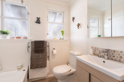 Photo of property in 48 Tiromoana Road, Raumati South, Paraparaumu, 5032