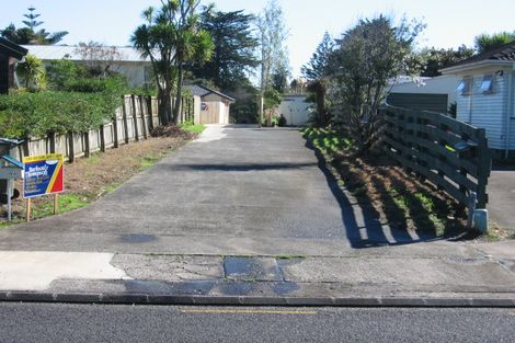 Photo of property in 13 Edgewater Drive, Pakuranga, Auckland, 2010