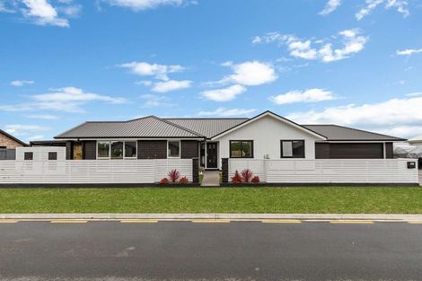 Photo of property in 6 Kuakua Close, Papamoa Beach, Papamoa, 3118