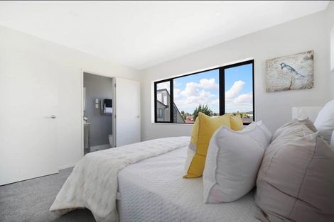 Photo of property in 2/32 Sunlands Drive, Manurewa, Auckland, 2102