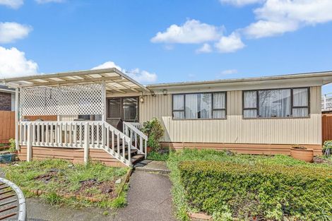 Photo of property in 221 Edmonton Road, Te Atatu South, Auckland, 0610