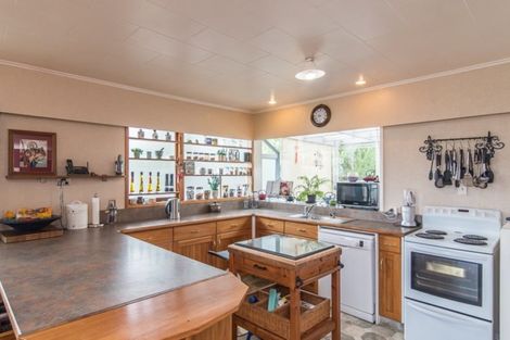 Photo of property in 40 Kaitawa Crescent, Paraparaumu, 5032