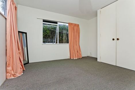 Photo of property in 2/15 Sunhaven Avenue, Glenfield, Auckland, 0629
